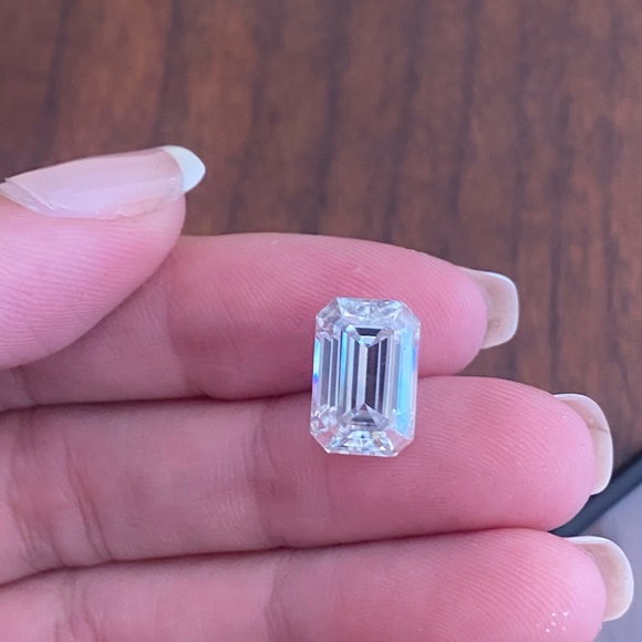 5 carat emerald cut moissanite diamond gemstone - Picture 4 of 7